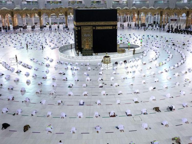 Deretan Foto Sholat Tarawih Khusyuk di Masjidil Haram