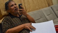 Di tengah pandemi COVID-19, bulan suci Ramadhan tahun ini Majelis Taklim Al Hikmah Penyandang Disabilitas mengadakan tadarus secara daring dengan cara saling berkirim voice note atau pesan suara ke dalam grup aplikasi telegram yang diikuti secara serentak oleh para jemaah dari seluruh Indonesia. ANTARA FOTO/Adeng Bustomi