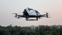 EHang 216 memiliki muatan maksimum 220 kg. Kendaraan ini menggunakan daya listrik 100% dan dapat diisi hingga 220v atau 380v dalam 1,5 jam waktu pengisian. Foto: Dok. EHang