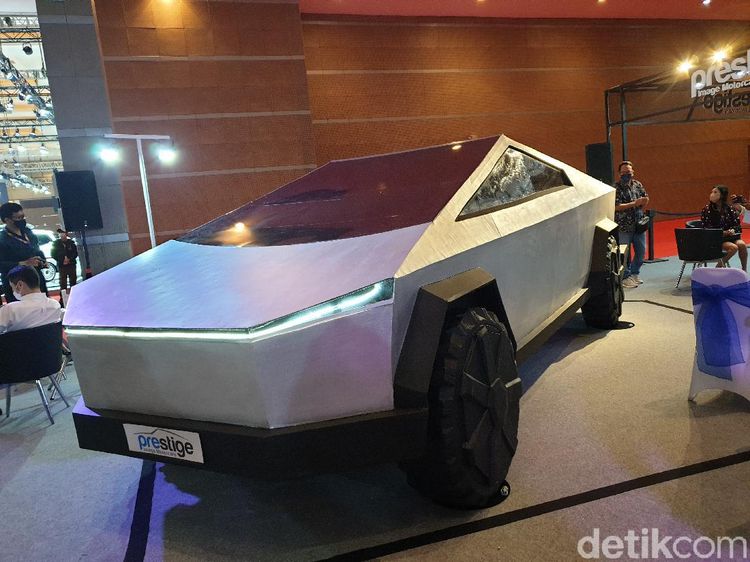 Lihat dari Dekat Tesla Cybertruck, yang Tak Lama Lagi Seliweran di Jalanan Indonesia