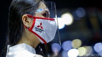 Pameran otomotif yang mengusung konsep hybrid yakni diselenggarakan secara online dan offline itu pun diwarnai kehadiran sejumlah sales promotion girl (SPG).
