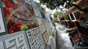 Unik! Gang Sempit di Bandung Ini Disulap Jadi Kampung Kaligrafi