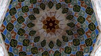 Awalnya, perajin membuat pola kaligrafi dari hadist atau potongan ayat Al-Quran, kemudian pemuda dari karang taruna atau masyarakat setempat pun akan bergiliran mengisi pola tersebut dengan cat warna-warni.  