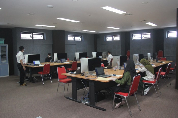 Ujian Tulis Berbasis Komputer (UTBK) Seleksi Bersama Masuk Perguruan Tinggi Negeri (SBMPTN) digelar Universitas Brawijaya (UB). Ada 17 gedung yang digunakan.