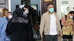 Vicky Prasetyo Didampingi Kalina Oktarani saat Sidang Kasus Angel Lelga