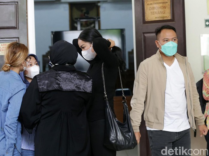Vicky Prasetyo dan Kalina Oktarani saat ditemui di PN Jakarta Selatan.