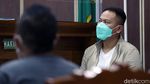 Vicky Prasetyo Didampingi Kalina Oktarani saat Sidang Kasus Angel Lelga