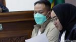 Vicky Prasetyo Didampingi Kalina Oktarani saat Sidang Kasus Angel Lelga