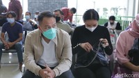 Kalina hadir mendampingi suaminya itu yang terganjal atas kasus pencemaran nama baik yang dilaporkan oleh Angel Lelga. Pool/Palevi/detikHOT