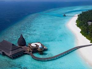 Kenapa Air Laut Warnanya Biru? Simak Penjelasannya