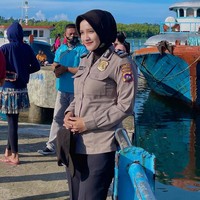 Video yang diunggah ke TikTok itu kemudian memperlihatkan nama Tivany memenuhi syarat sebagai polisi wanita (polwan). Penampilannya pun semakin berubah menjadi feminin, hingga akhirnya ia memutuskan untuk berhijab. Foto: Dok.Instagram @tivanyagstn17.