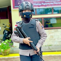 Wolipop mewawancarai Tivany Agustin polwan berhijab yang mengunggah video tersebut dan kini sosoknya jadi atensi warganet. Ia merasa terkejut dan tidak menyangka jika postingannya bisa viral di media sosial. Yang jelas pastinya saya kaget dan tidak menyangka bisa sampai viral seperti ini, ungkap Tivany, Kamis (15/4/2021). Foto: Dok.Instagram @tivanyagstn17.