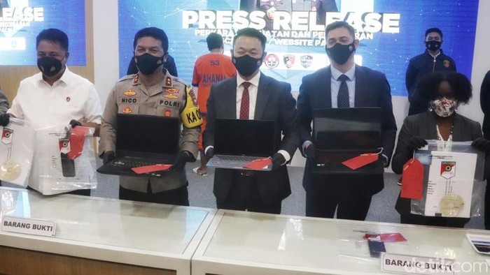 website palsu