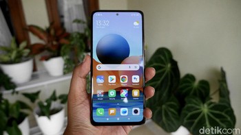 Layar Redmi Note 10 Pro berukuran 6,67inch Super AMOLED DotDisplay 120Hz, dan touch sampling rate 240 Hz. Foto: detikINET/Anggoro Suryo Jati