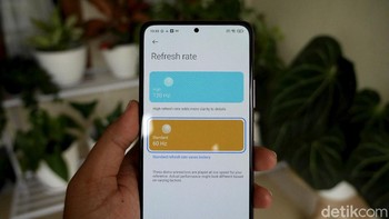 Fitur andalan lain Redmi Note 10 Pro adalah layar AMOLED dengan refresh rate 120Hz. Foto: detikINET/Anggoro Suryo Jati