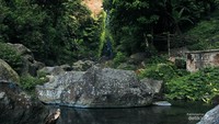 Kolam alami yang berada di aliran Air Terjun Suwono