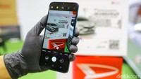 Kini pengunjung IIMS Hybrid 2021 bisa mendapatkan informasi mengenai kendaraan yang diinginkan melalui scan qr code.