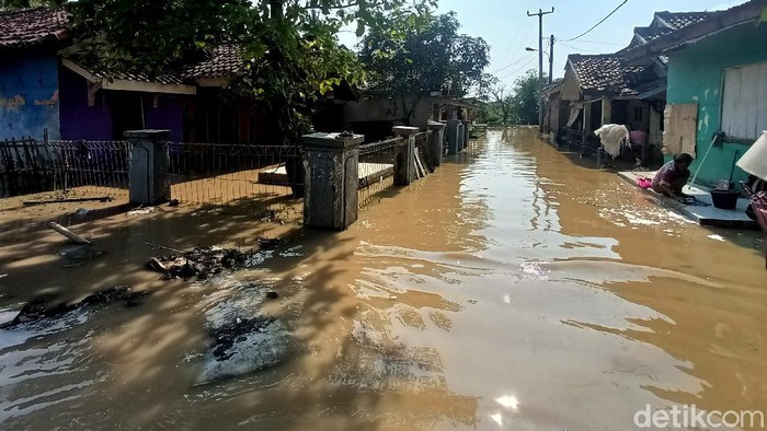 Banjir Terjang Puluhan Rumah di Pangasinan Karawang Banjir merendam puluhan rumah di Kampung Pangasinan, Kabupaten Karawang, Jawa Barat. Warga terdampak banjir ini jumlahnya sebanyak 90 kepala keluarga.