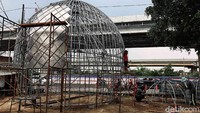 Menurut keterangan perajin, pandemi COVID-19 membuat permintaan kubah masjid sepi pada tahun lalu.