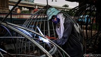 Menurut salah satu perajin, pada tiga bulan lalu jumlah permintaan kubah mulai meningkat. Salah satunya adalah permintaan kubah dengan tinggi 12 meter.