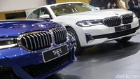 BMW 520i M Sport dilengkapi mesin TwinPower Turbo 4-cylinder double VANOS, High Precision Injection, dan teknologi BMW Efficient Dynamics. BMW 530i Opulence dilengkapi mesin TwinPower Turbo 4-cylinder double VANOS, High Precision Injection, dan teknologi BMW Efficient Dynamics. 