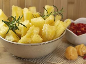 5 Cara Membuat Singkong Goreng Empuk dan Merekah Gurih