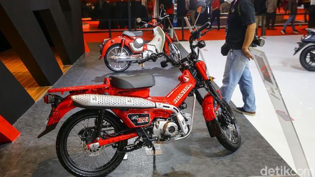 PT Astra Honda Motor (AHM) juga tidak mau kalah menampilkan deretan motor teranyar di IIMS Hybrid 2021. Penasaran?