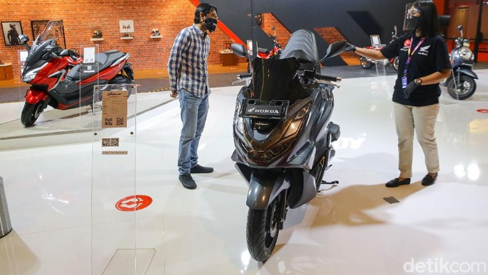 PT Astra Honda Motor (AHM) juga tidak mau kalah menampilkan deretan motor teranyar di IIMS Hybrid 2021. Penasaran?