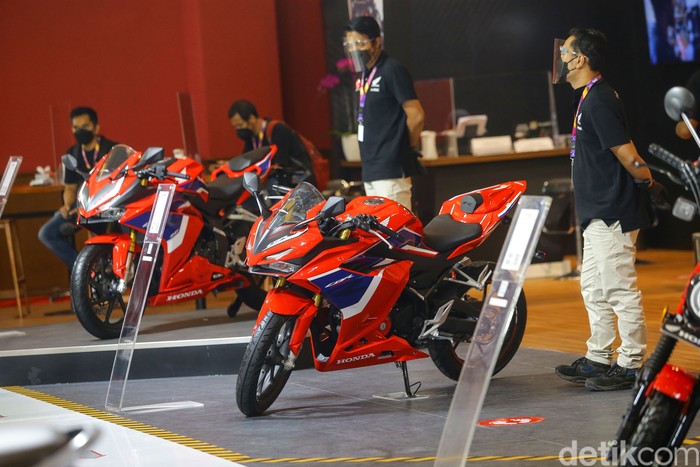 PT Astra Honda Motor (AHM) juga tidak mau kalah menampilkan deretan motor teranyar di IIMS Hybrid 2021. Penasaran?