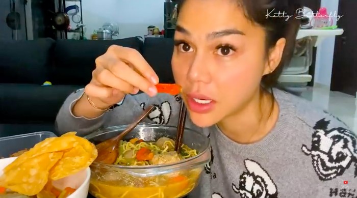 DJ Katty Butterfly Puasa Pertama, Makan Cabai Rawit Saat Berbuka!