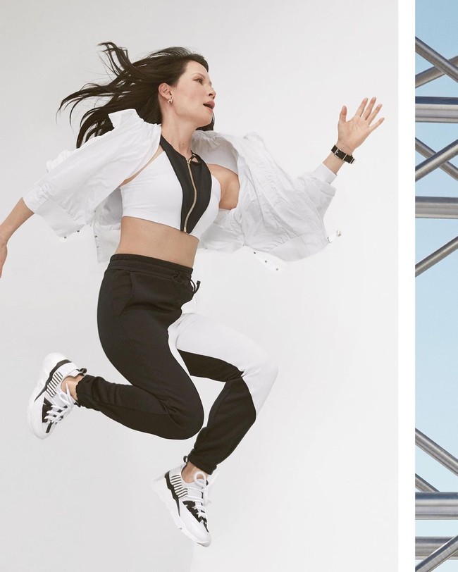 Salah satu memperlihatkan bintang Charlies Angels berpose lompat dengan gaya sporty. Usia senja tampaknya tak menghalangi Lucy Liu untuk tetap aktif. (Foto: Instagram/@womenshealthmag)