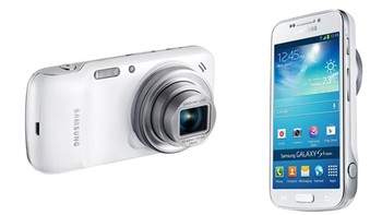 Samsung Galaxy S4 Zoom (2013). Samsung menghadirkan ponsel dengan resolusi 16 megapixel melalui Galaxy S4 Zoom. Kemampuan lain dari ponsel ini adalah fitur yang bisa melakukan 21x optical zoom. Sungguh sebuah kamera ponsel. Foto: Samsung
