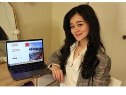 10 Potret Gisela Cindy Saat Kerja Jadi Store Manager Toko Sepatu di Kanada