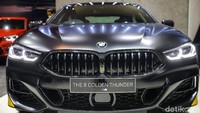 Secara tampilan, sportscar mewah tersebut kini tampil lebih gahar dengan warna frozen black metallic dan aksentuasi matt gold.