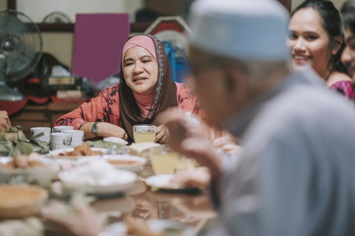 Hukum Mencicipi Makanan Saat Memasak Hidangan untuk Buka Puasa