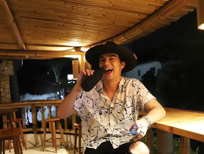 Keseruan Jeff Smith saat Makan Bareng Teman-temannya