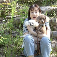 Kang Sora dipastikan akan membintangi film ‘Story of You and the Rain’ bersama Kang Ha Neul dan Chun Woo Hee. Film ini mengisahkan seorang pria dan wanita yang saling menyimpan rindu namun tak bisa bertemu. Foto: dok Instagram reveramess_