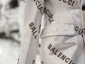 10 Brand Baju Termahal di Dunia 2023, Harganya Bikin Melongo!