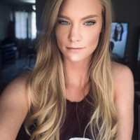 Krista diidolai banyak pria karena kecantikan dan keseksiannya. Tanpa makeup tebal, Krista pun berani menunjukkan penampilan wajah naturalnya. Foto: Dok. Instagram