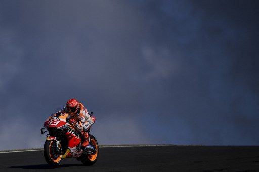 Marc Marquez di FP1 MotoGP Portugal Repsol Honda Team's Spanish rider Marc Marquez rides during the first MotoGP free practice session of the Portuguese Grand Prix at the Algarve International Circuit in Portimao, on April 16, 2021. (Photo by PATRICIA DE MELO MOREIRA / AFP)