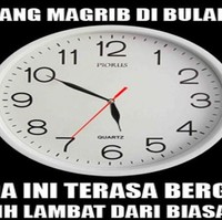 Biar nggak kerasa lama mending kerjanya jangan duduk diem aja yuk. Coba main masak-masakan deh siapa tau habis itu malah jago masak dan bisa jadi chef. Foto: Instagram/@katalucugambar