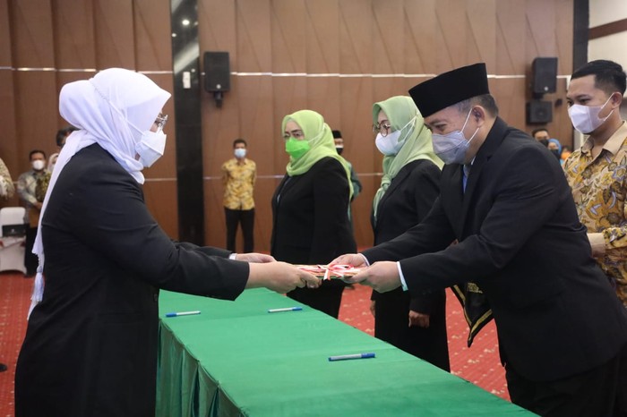 Menaker Ida Fauziyah Melantik 11 Pejabat Tinggi Madya