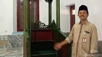 Mimbar khotbah juga terbuat dari kayu. Hingga kini Masjid Mantingan menjadi tempat ibadah warga sekitar dan bagi peziarah ke makam Ratu Kalinyamat dan Sultan Hadiri yang berada satu kompleks dengan lokasi masjid.