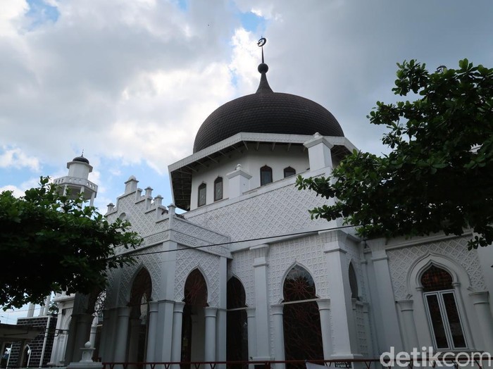 Miniatur Masjid Raya Baiturrahman Aceh yang ada di Bantul, Daerah Istimewa Yogyakarta (DIY)