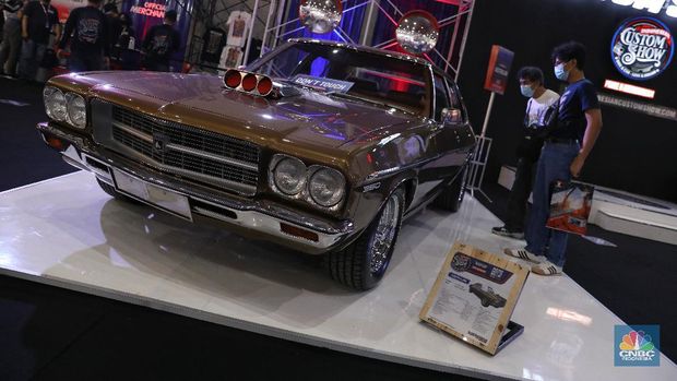 Mobil dan Motor Modifikasi dalam Ajang IIMS Hybrid 2021. CNBC Indonesia/Andrean Kristianto