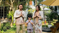 Semoga di perayaan hari jadi yang ketujuh tahun ini, Raffi Ahmad dan Nagita Slavina awet sampai tua dan maut memisahkan ya.  Foto: Instagram/@raffinagita1717