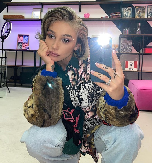 Nastya Ivleeva sejak lama sudah terobsesi untuk memiliki mobil Lamborghini. Setelah giat menabung, Nastya akhirnya bisa membeli supercar tersebut tahun lalu. Foto: Instagram