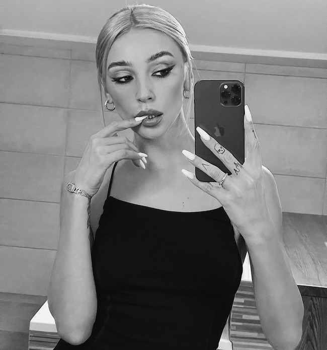 Baru satu tahun memiliki supercar tersebut, namun sudah banyak pelanggaran lalu lintas yang dilakukannya sampai dendanya miliaran rupiah. Denda tersebut dilaporkan untuk berbagai pelanggaran termasuk ngebut dan parkir. Foto: Instagram