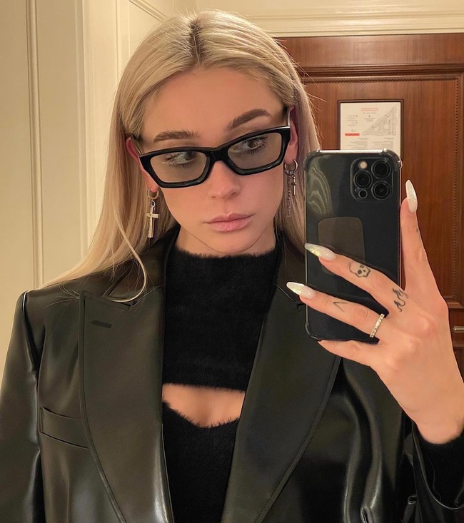 Mobil Lamborghini Nastya Ivleeva, influencer asal Rusia itu terpaksa disita pihak berwajib karena kelalaiannya. Seperti dikutip dari media Russia NUR.KZ, Nastya tidak mampu membayar denda lalu lintas sebanyak 199 pelanggaran. Foto: Instagram