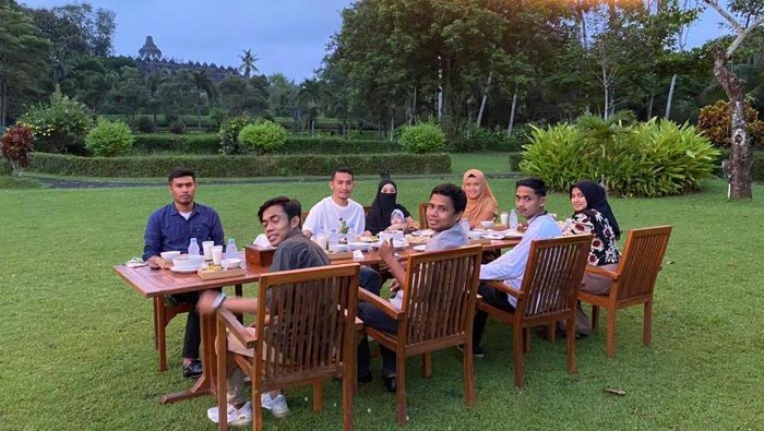 Paket wisata Borobudur Sore dari Restoran Manohara